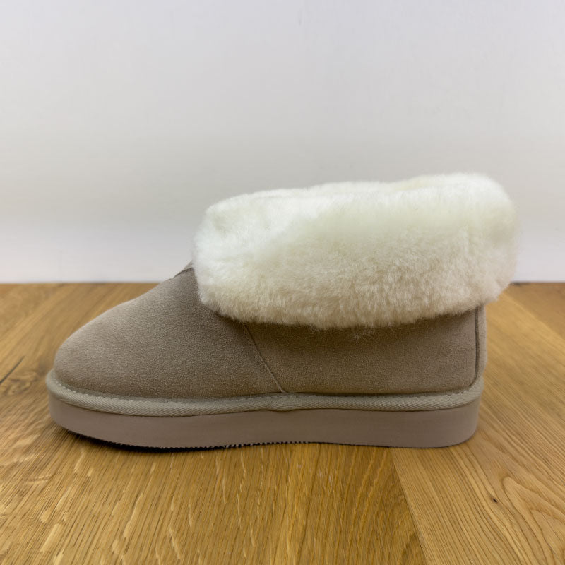 Lammfell-Hausschuhe beige