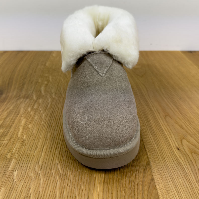 Lammfell-Hausschuhe beige